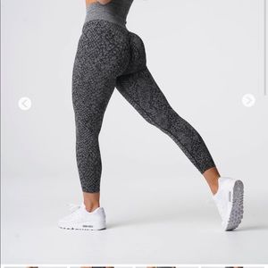 NVGTN LEGGINGS NWTGS SIZE LARGE